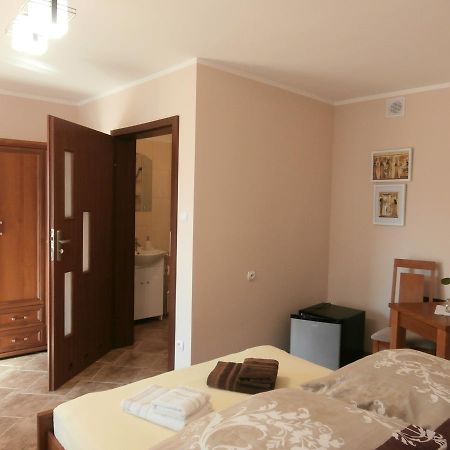 Pokoje Goscinne - Noclegi Charzykowy Exterior photo