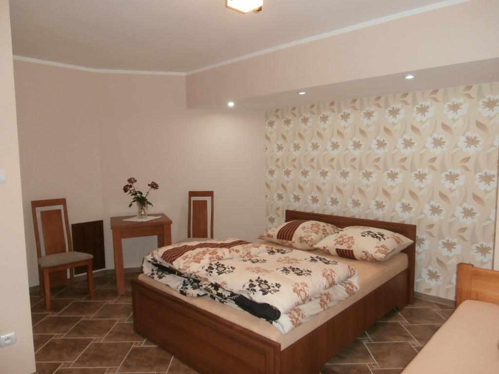 Pokoje Goscinne - Noclegi Charzykowy Exterior photo